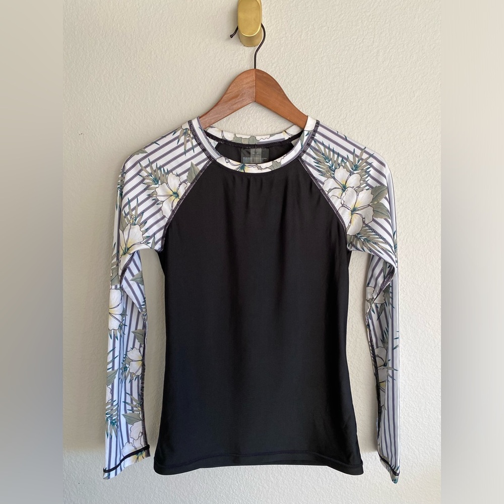 Volcom Long Sleeve UPF 50 Rashguard - small